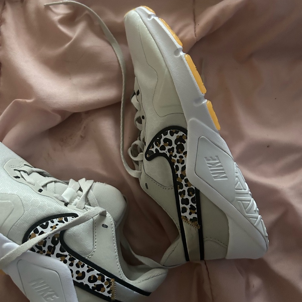 Nike shoes women size 5